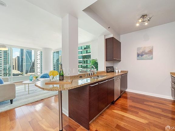 5th image of 425 1st St Unit 3807
