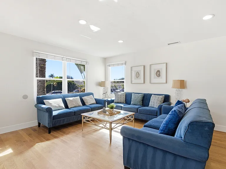 1544 Chalcedony St — Photo 4