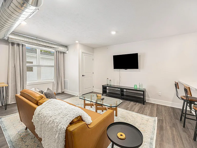 1562 Michigan St NE #7 — Photo 4