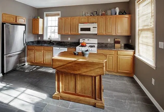 2 bed, 1200 sqft, $2,826 — Photo 3