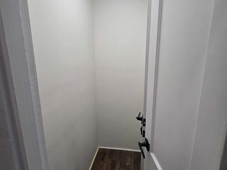 1047 Main St E #1 — Photo 5