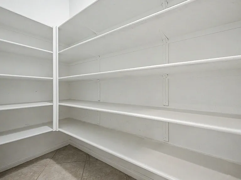 4204 Lower Saxon Ave — Photo 13