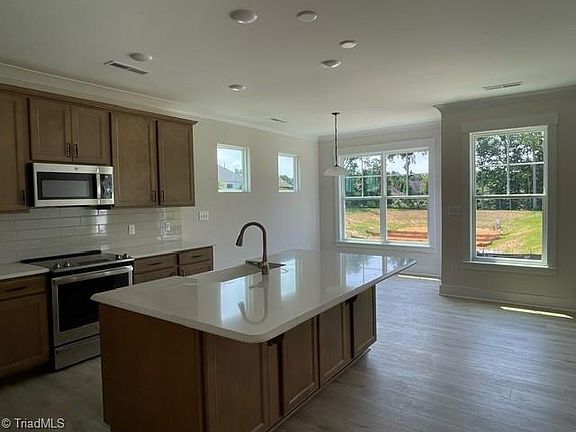 3rd image of 1101 Summerhouse Way