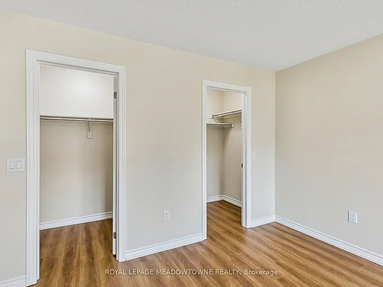 15 Learmont Ave #UPPER — Photo 39