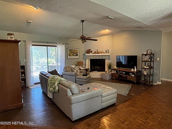 4th image of 119 PALM VALLEY WOODS Drive