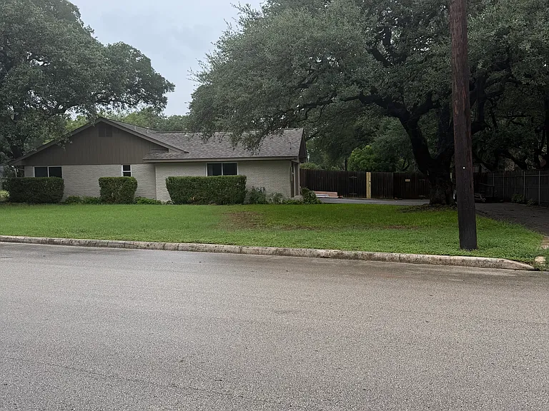 300 Oak Tree Ln — Photo 20