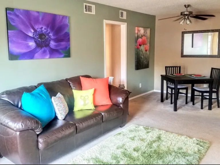 Quail Creek Apartments — Photo 6