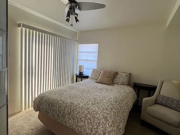 Masterbedroom with deck.