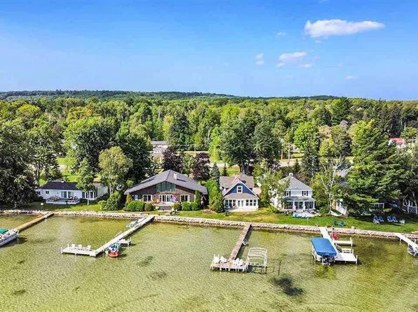 4592 Pangbuin St, Alanson, MI 49706