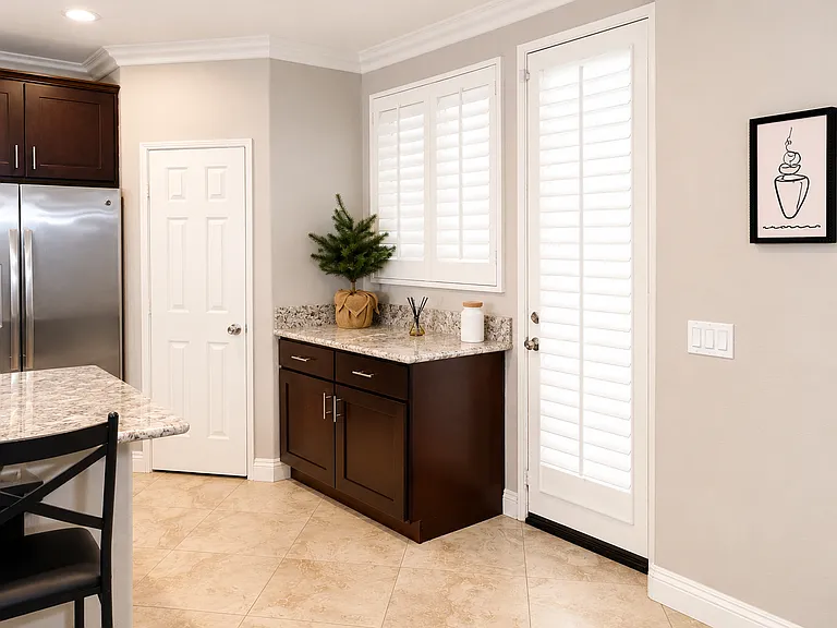 15211 Holiday Dr — Photo 3