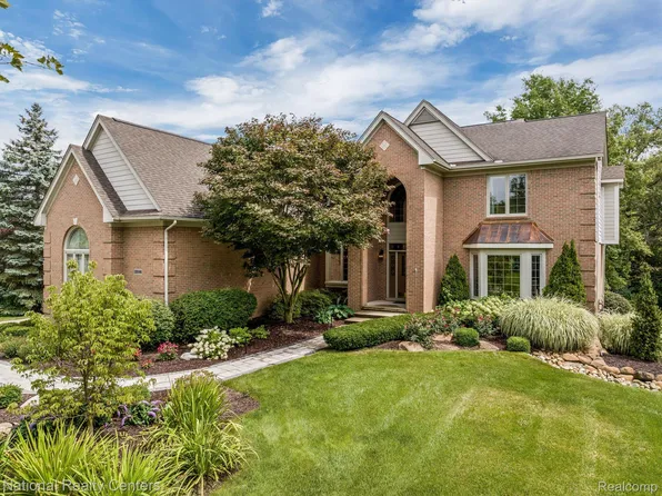 22066 York Mills Cir, Novi, MI 48374