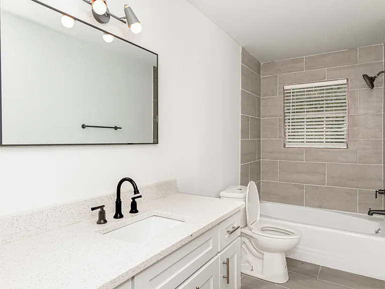 White Oak Townhomes — Photo 4