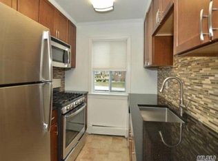 31 Mayfair Gdns APT 2B, Commack, NY 11725
