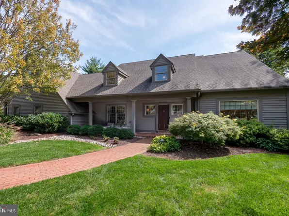 1821 Woods Hollow Ln, Allentown, PA 18103