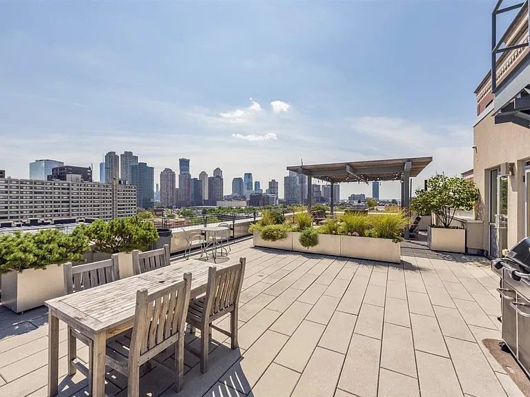 232 Pavonia Ave #322 — Photo 8