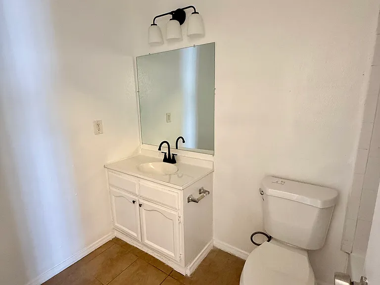 16615 S Denver Ave #2 — Photo 5