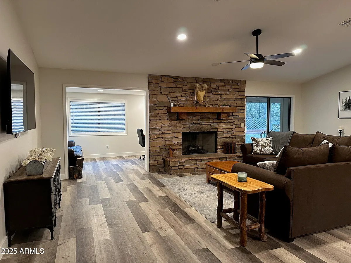 Building Photo - 304 N Mogollon Trl