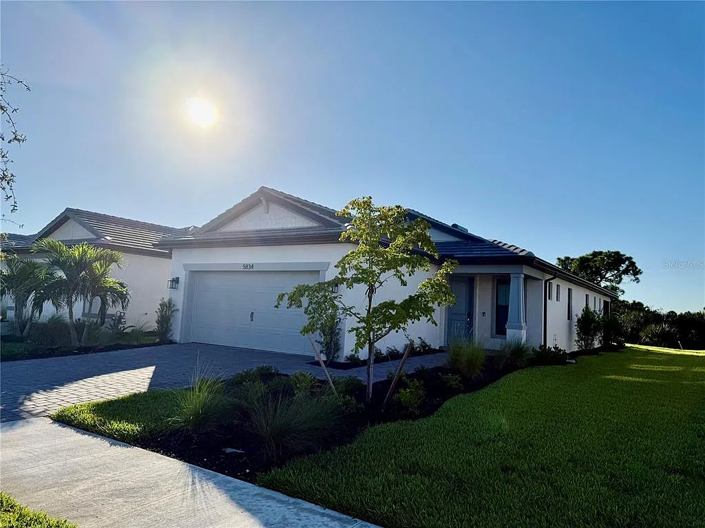 2 bed, 2.0 bath, 1394 sqft, $5,500 — Photo 3