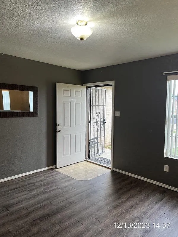 3402 Woodlake Dr — Photo 4