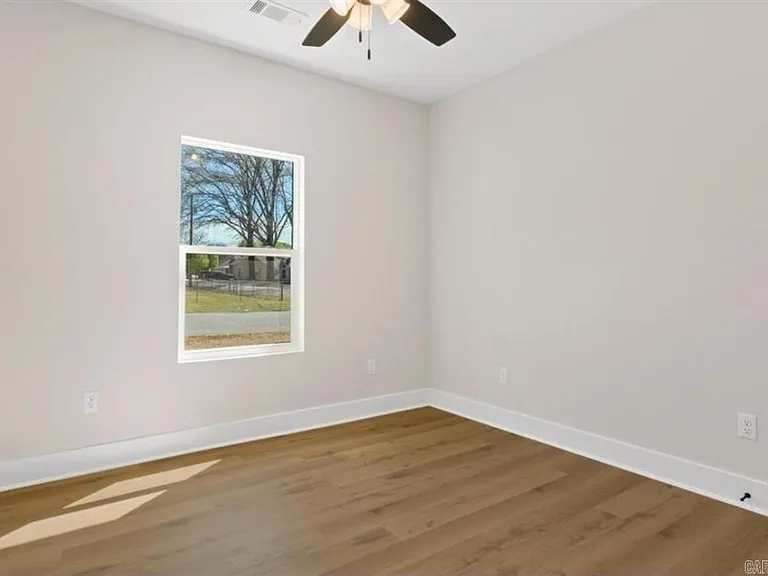 921 Banner St — Photo 14