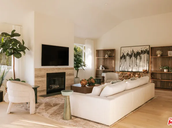6489 Cavalleri Rd APT 211, Malibu, CA 90265