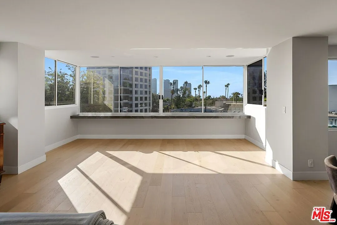 2 bed, 2.0 bath, 1819 sqft, $9,450 — Photo 4