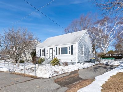 1553 Riverside Ave, Somerset, MA, 02726