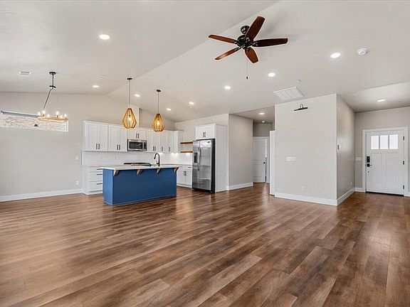 3rd image of 131 Ridge View Ct