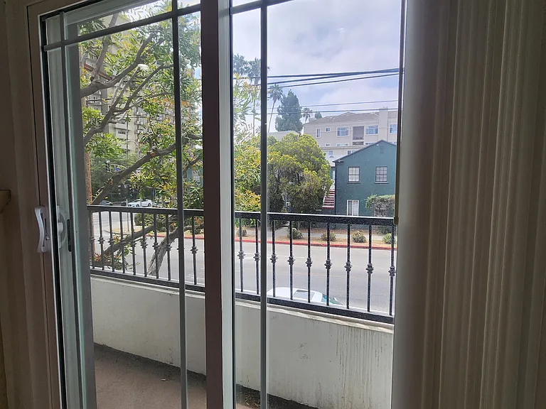 147 S Doheny Dr #102 — Photo 16