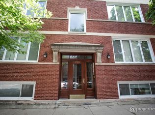 1735 W Grace St, Chicago, IL 60613