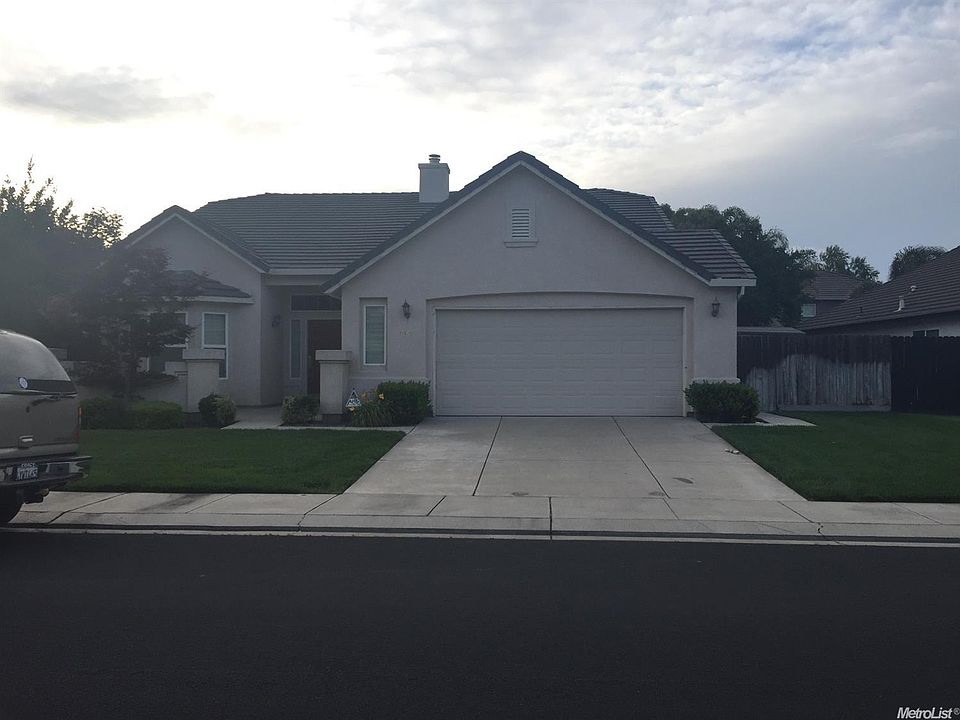 2nd image of 1941 Giuliano Way