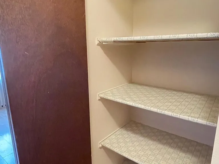 8020 N Kilpatrick Ave #D — Photo 25