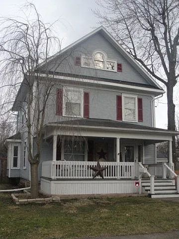 240 Forest St photo 1