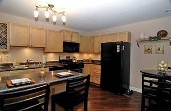 2nd image of 4727 N Kenmore Ave APT 4