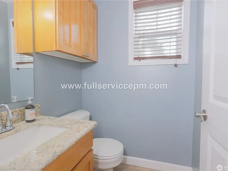 1920 E Union St #104 — Photo 10