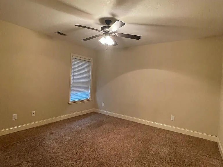 1028 Barrett Dr — Photo 18