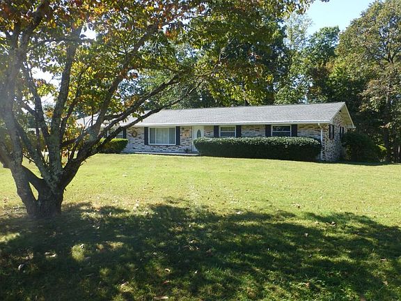 2nd image of 2311 Monterey Ln