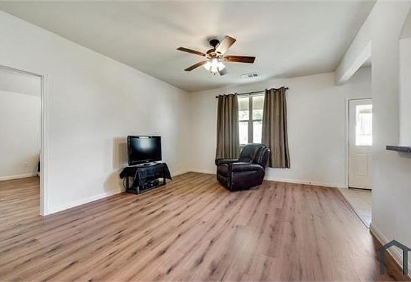 2nd image of 1505 Black Willow Trl