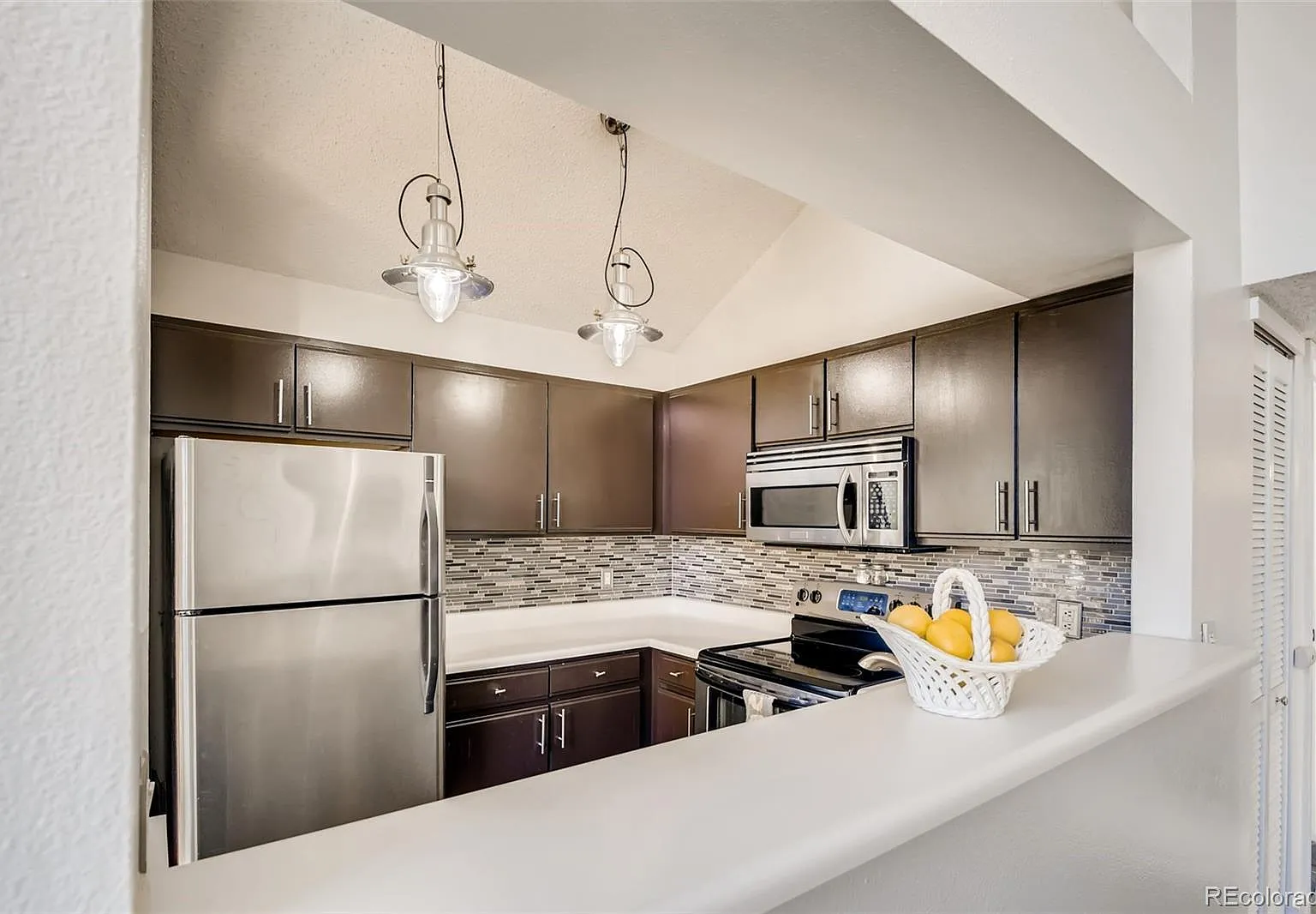 2 bed, 860 sqft, $1,900 — Photo 2