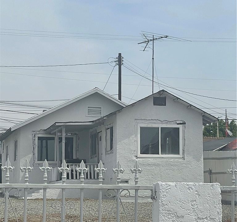 1st image of 3441 Siskiyou St