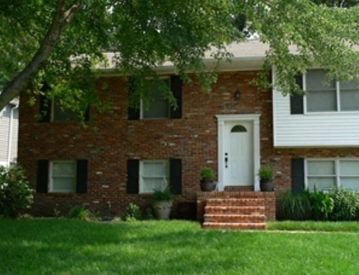 1st image of 440 Yorkshire Dr