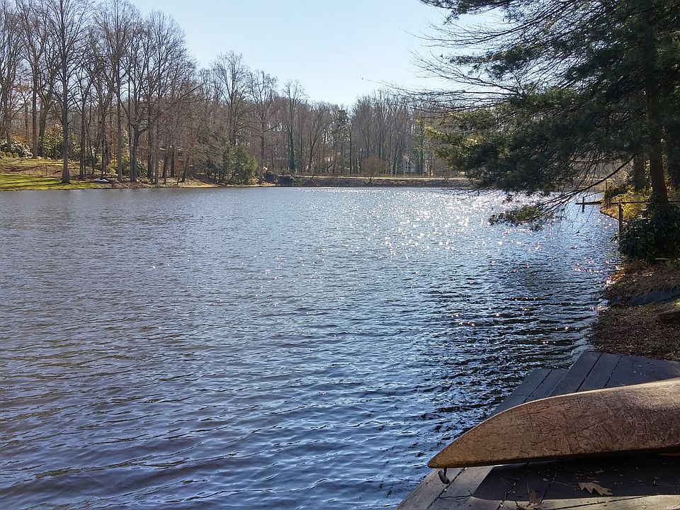 2nd image of 104 Lakecrest Dr