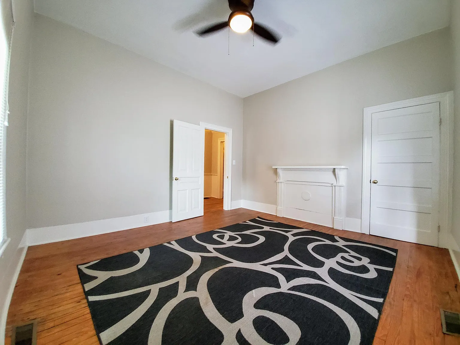 1001 S Person St — Photo 3