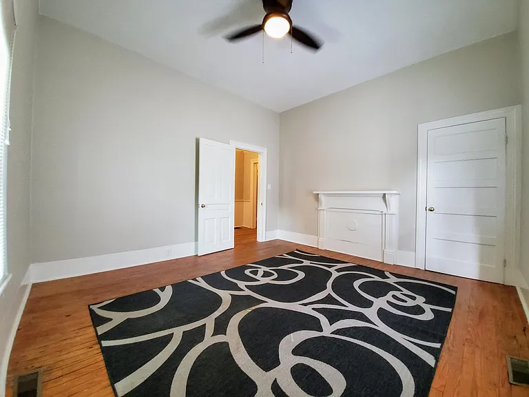 1001 S Person St — Photo 3