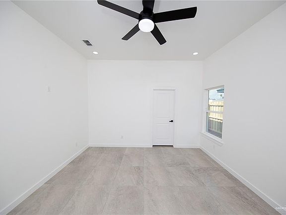 5th image of 406 Liza St