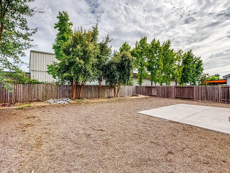 2540 Campbell Dr — Photo 26