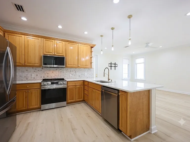 174 S Zander Way — Photo 8