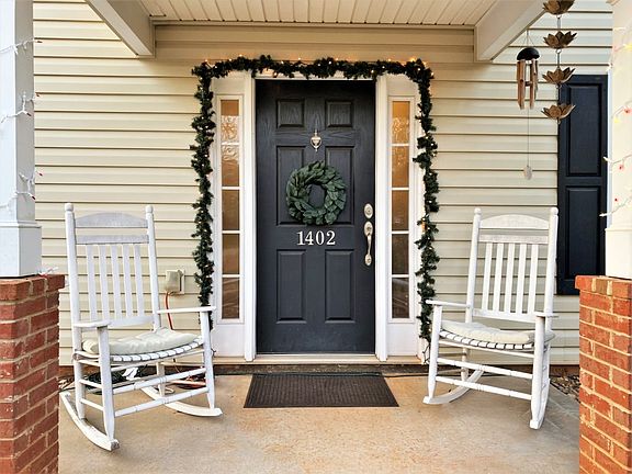 2nd image of 1402 Juniper Hills Ln