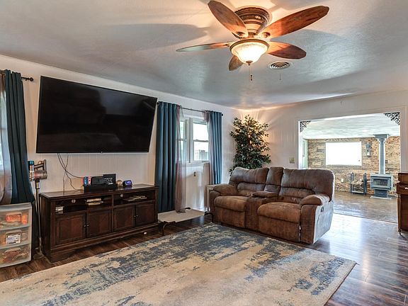 4th image of 334 W Avenue J