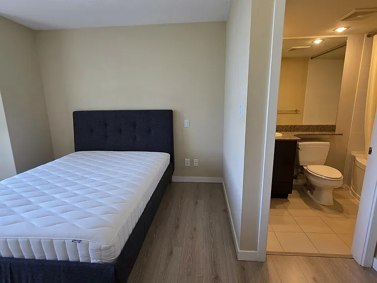 5068 Kwantlen St #1008 — Photo 10